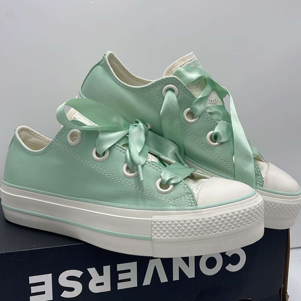Converse WMNS CTAS LIFT OX
STICKY ALOE/EGRET/EGRET A10300C Platforms Sneakers - Picture 6 of 16